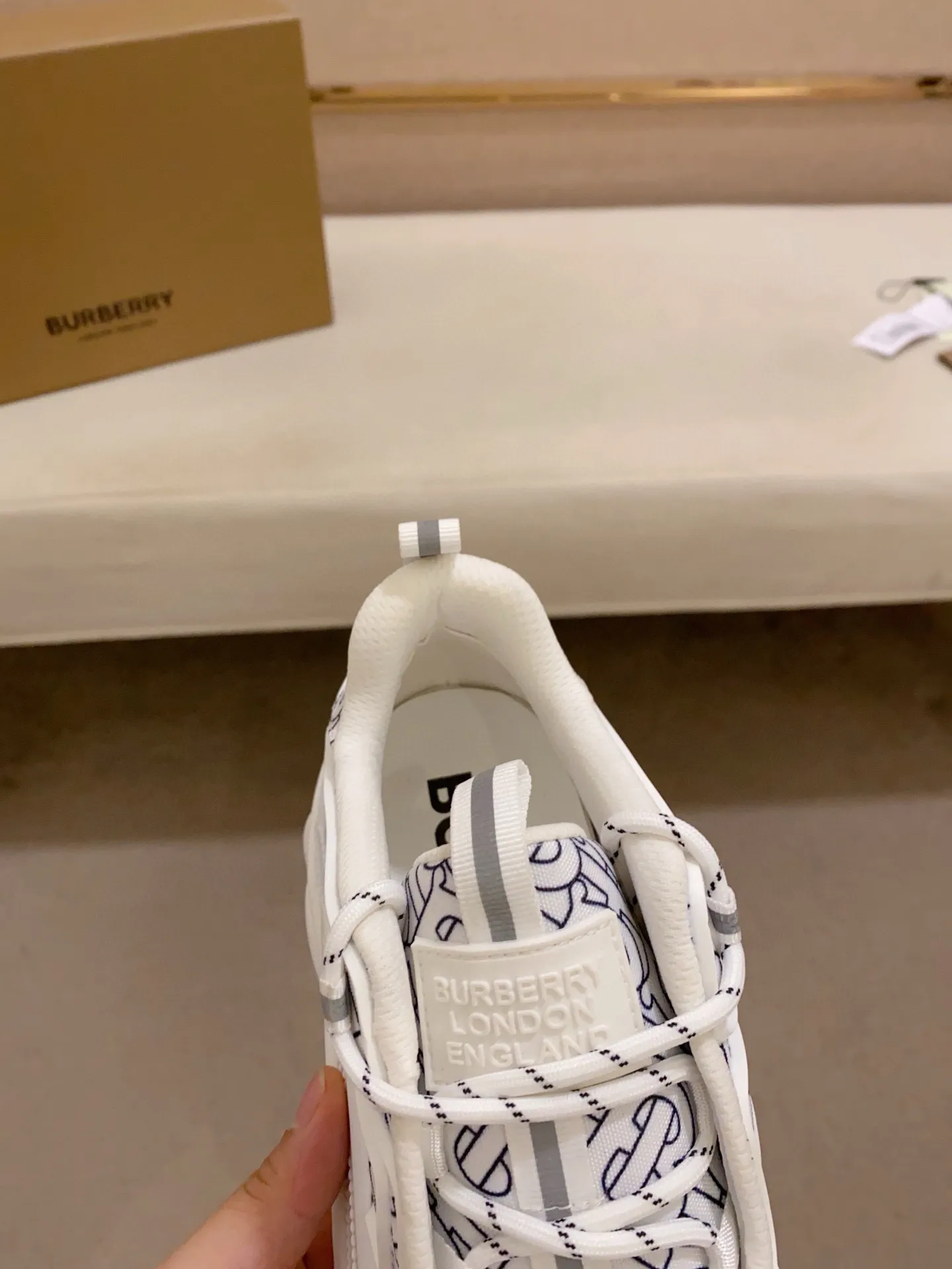 Men's shoes 💰: 680💰🇮🇹🇮🇹BURBERRY top purchasing agents are available simultaneously at the counter. 🔍🔍Synchronized sales. Positive code number: 38-46. Italian imported cowhide, fully imported sheepskin lining, sole: original sole provided by the original factory, exclusive movable molded sole, super comfortable, original factory follow-up goods, 🔍🔍high quality, you can enter and exit the counter at will, welcome to compare